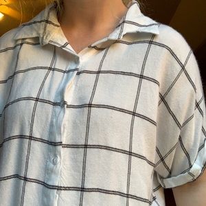 SHORT SLEEVE PLAID BUTTON UP